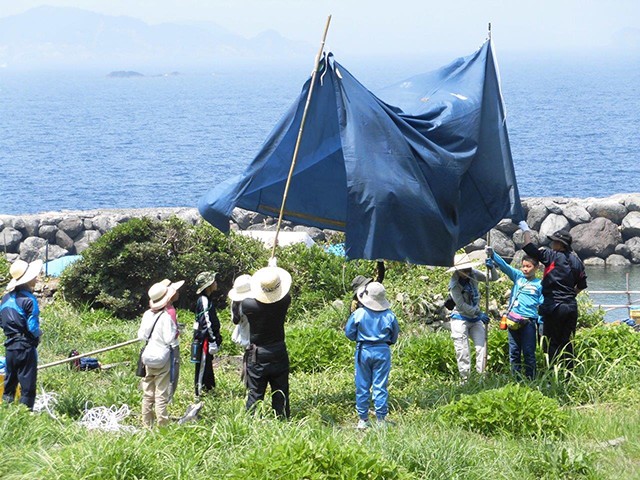愛媛県での無人島体験では9泊10日の日程でNPO法人の活動や運営を学ぶ予定だ(写真提供/NPO法人えひめ子どもチャレンジ支援機構)
