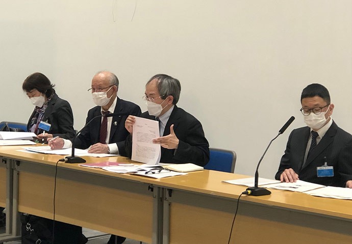 公開質問状や緊急アピールについて開かれた会見=2022年5月17日、都庁