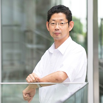 「ハイブリッドロケットの活用法は広がる」と話す高野教授(写真提供/神奈川大学)