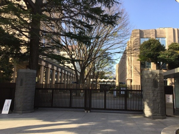 武蔵の正門は4月1日から閉まった。(杉山校長撮影)