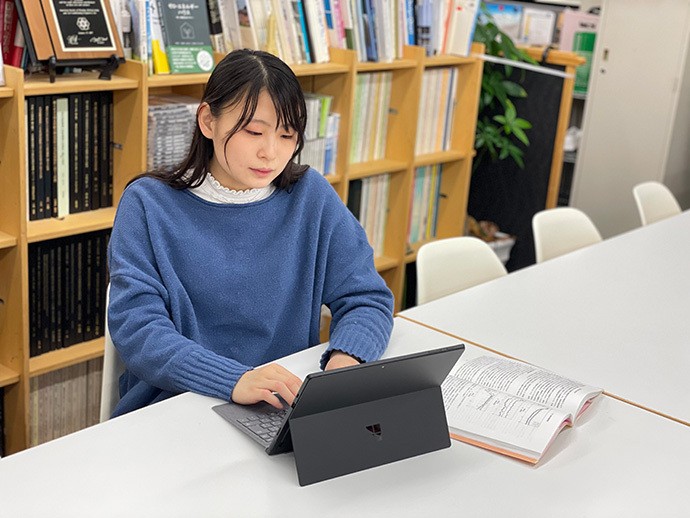 修士課程2年の秋元瑞穂さん。「今後は省エネルギーに関する研究もやっていきたい」という(写真/本人提供)