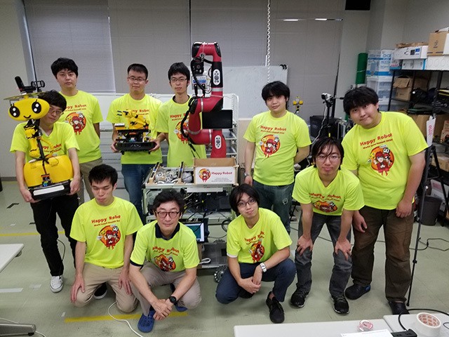 人を幸せにするロボット を追い求めて 金沢工業大学出村公成研究室 この先生と究めたい 大学 学びの最前線 朝日新聞edua