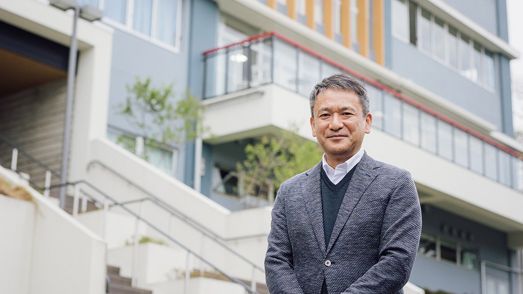 Amazon.co.jp: 学校改革請負人 - 横浜市立南高附属中が「公立の星」になった理由 (中公新書ラクレ 584) : 高橋 正尚: 本