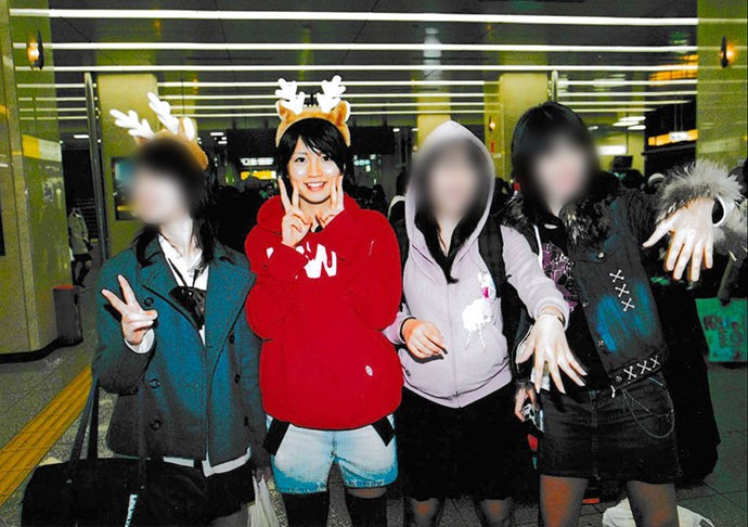 高校時代の和田さん(左から2番目、本人提供)